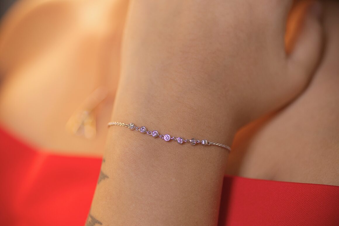 Valentine Gift Ideas | white gold minimalistic bracelet